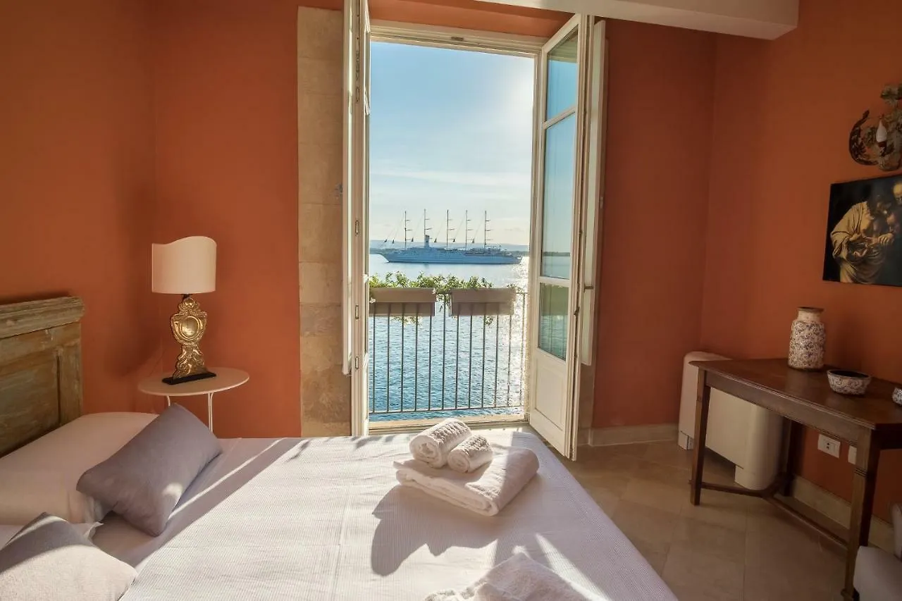 Palazzo Alfeo Aparthotel Syracuse 4*,