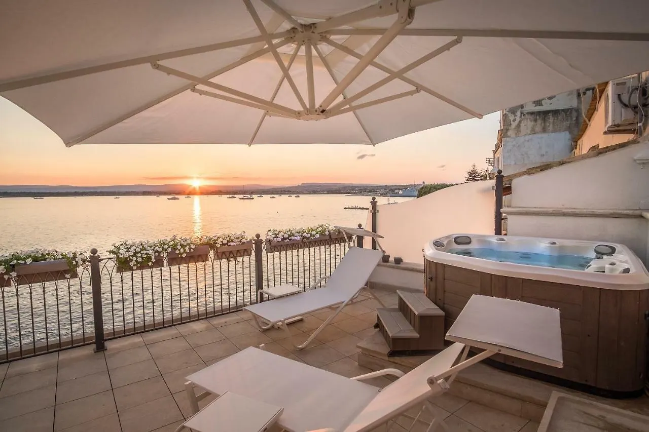 Palazzo Alfeo Aparthotel Syracuse 4*,  Italien